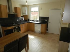 4 bedroom Terraced to rent