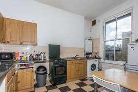 3 bedroom Flat for sale